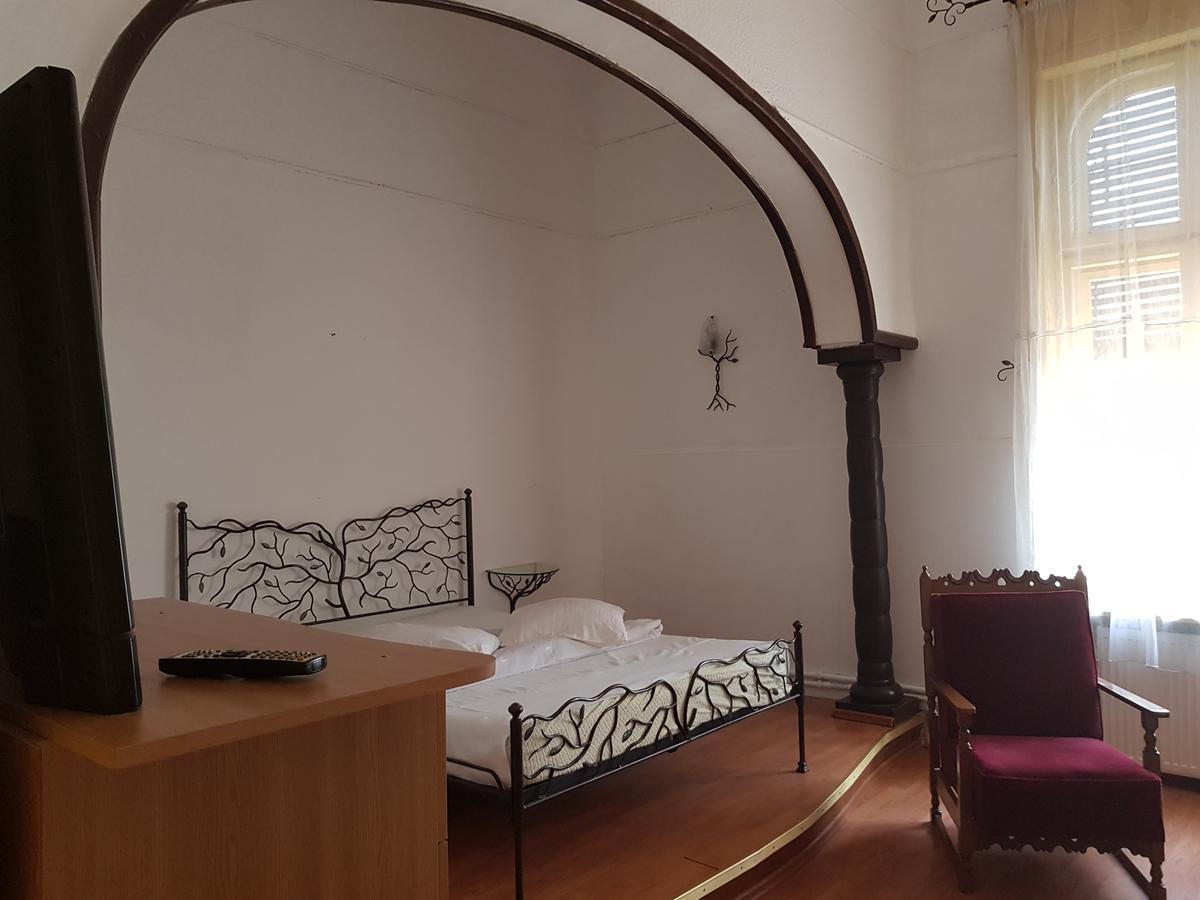 Хостел Casa Boiereasca Крайова Екстер'єр фото